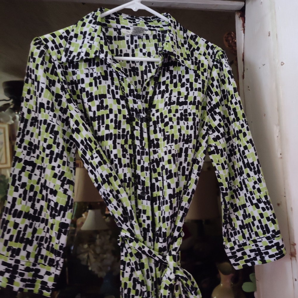 MOONLIGHT BAY BLOUSE. SIZE LADIES SMALL.